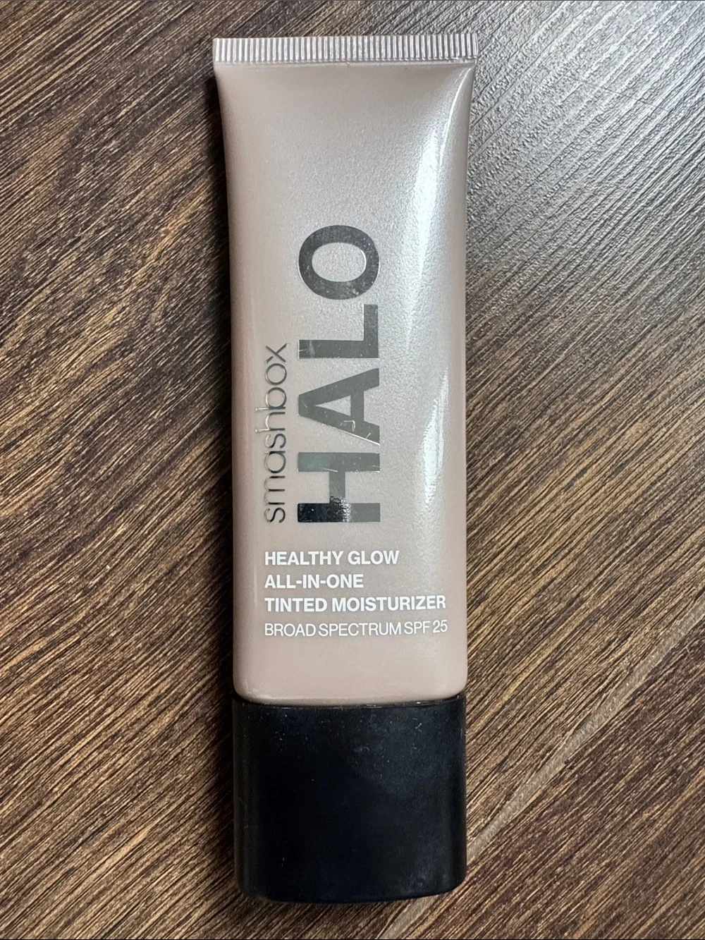 Smashbox Halo Tinted Moisturizer - Light Nude Beige